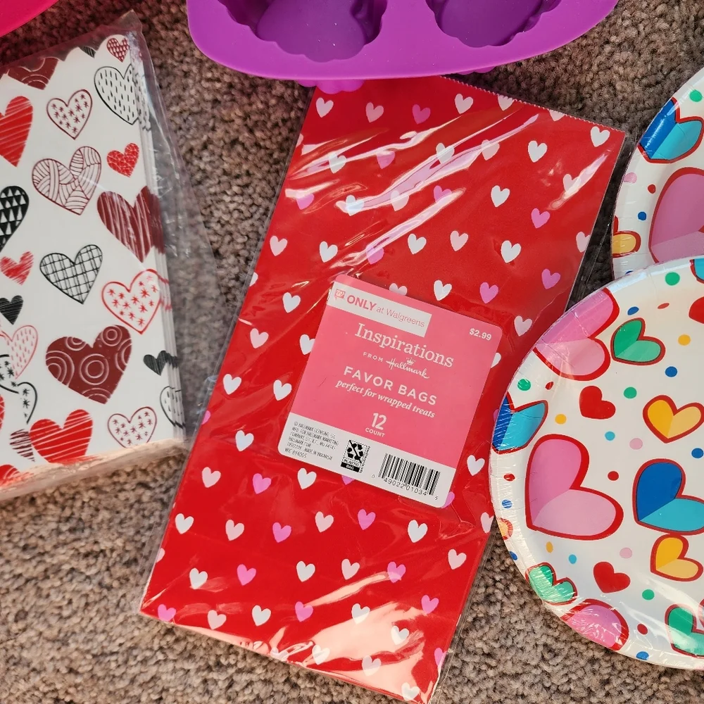 Valentine's Bakers Silicone Molds, Cookir Cutters And More